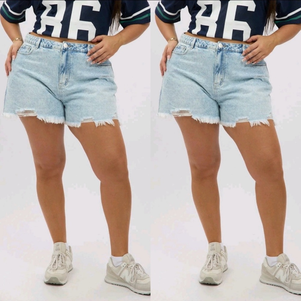 Levi's Distressed Cut Off Raw Hem High Rise Light Wash Denim Shorts‎ 40 123